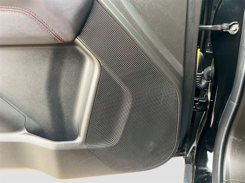 Used 2024 Chevrolet Colorado Z71 w/ Z71 Convenience Package 2 image 18