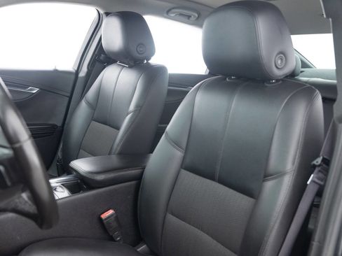 Used 2015 Chevrolet Impala LT w/ Convenience Package image 24