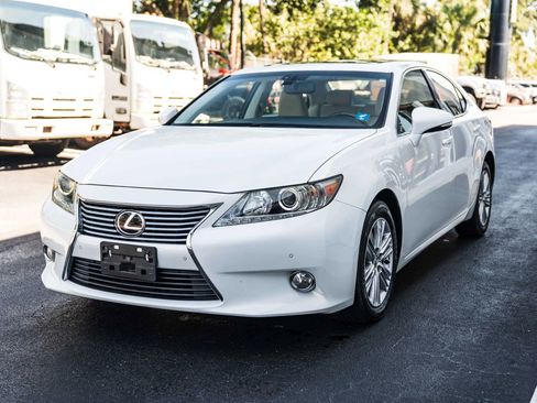 Used 2014 Lexus ES 350 w/ Premium Package FWD image 12