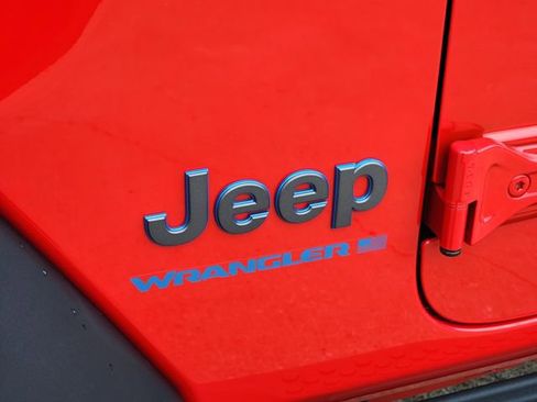 Used 2023 Jeep Wrangler Unlimited Rubicon 4xe w/ Cold Weather Group AWD/4WD image 11