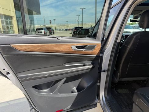 Used 2024 Volkswagen Atlas SE FWD image 33