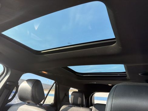 Used 2017 Ford Explorer XLT w/ Equipment Group 202A image 11