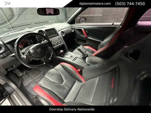 Used 2013 Nissan GT-R Black Edition image 17