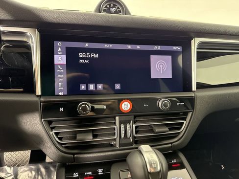 Certified 2025 Porsche Macan S image 28