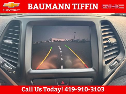 Used 2016 Jeep Cherokee Latitude w/ Comfort & Convenience Group AWD/4WD image 13