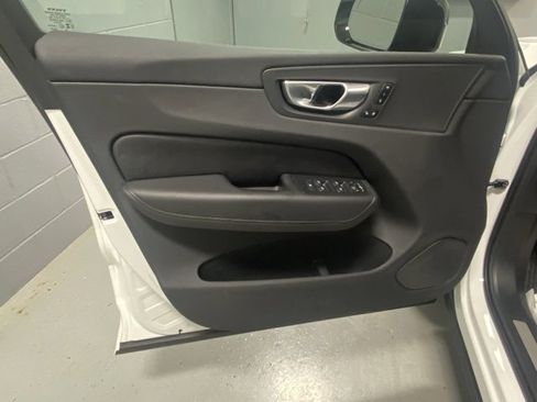 Used 2025 Volvo XC60 B5 Core image 7