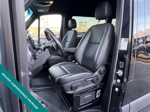 Used 2024 Mercedes-Benz Sprinter 2500 image 3