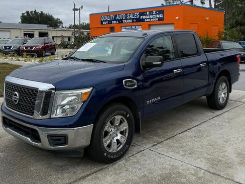 Used 2017 Nissan Titan SV image 2