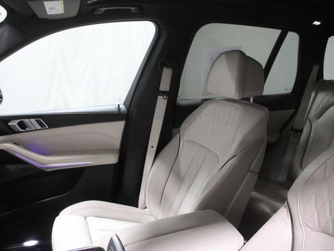 Used 2024 BMW X5 xDrive40i w/ M Sport Package AWD/4WD image 33