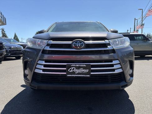 Used 2019 Toyota Highlander XLE AWD/4WD image 19