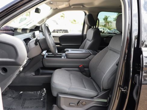 Used 2025 Ford Expedition Active AWD/4WD image 21