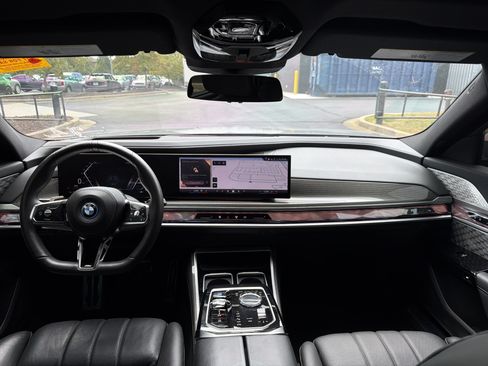 Used 2023 BMW i7 xDrive60 AWD/4WD image 21