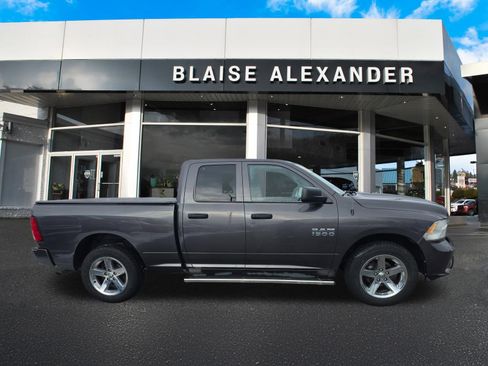 Used 2017 RAM 1500 Express image 2