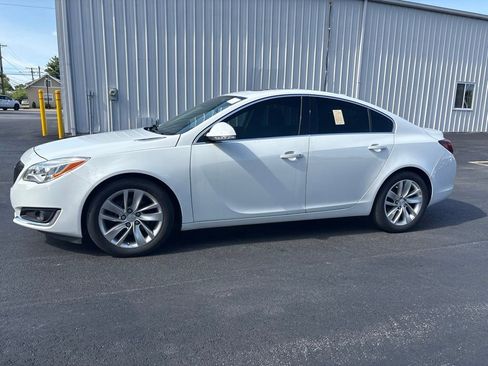 Used 2017 Buick Regal Premium w/ Driver Confidence Package #2 FWD image 1