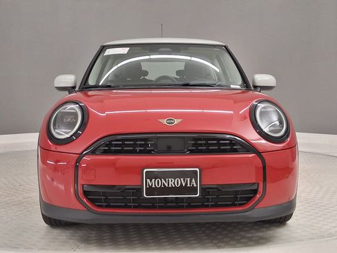 Used 2025 MINI Cooper 2-Door Hardtop image 4