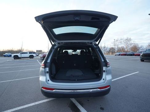 Used 2025 Jeep Grand Cherokee Laredo w/ Luxury Tech Group I image 17