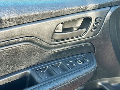 Used 2023 Honda Odyssey Sport image 17