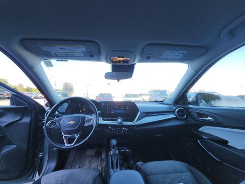 Used 2024 Chevrolet Trax LT w/ Driver Confidence Package FWD image 20