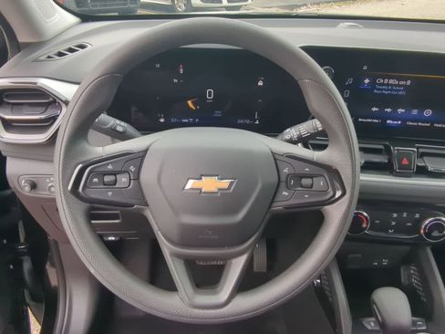 Used 2025 Chevrolet TrailBlazer LT AWD/4WD image 22