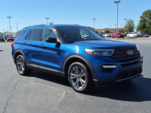 Certified 2022 Ford Explorer XLT w/ Equipment Group 202A RWD image 2