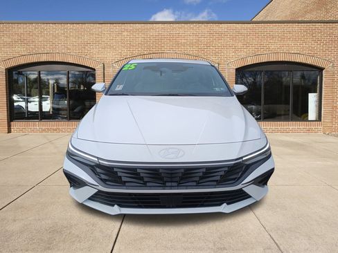 New 2025 Hyundai Elantra Limited image 9