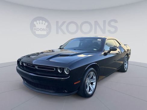 Used 2021 Dodge Challenger SXT RWD image 1