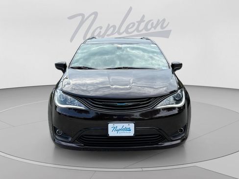 Used 2019 Chrysler Pacifica Touring-L w/ S Appearance Package FWD image 9