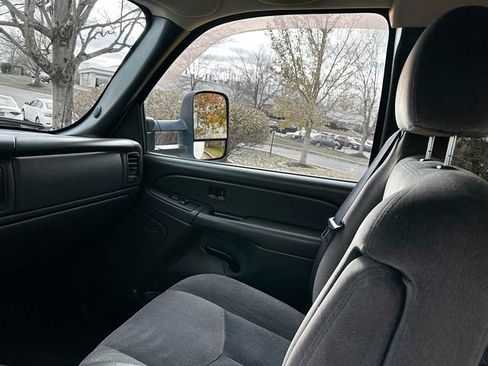 Used 2006 GMC Sierra 3500 SLE w/ Snow Plow Prep Package image 22