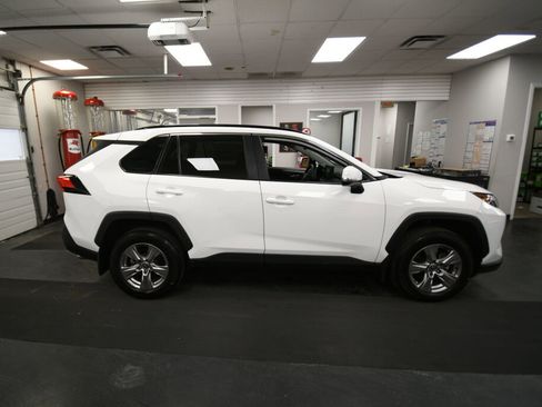 Used 2022 Toyota RAV4 XLE w/ Convenience Package AWD/4WD image 8
