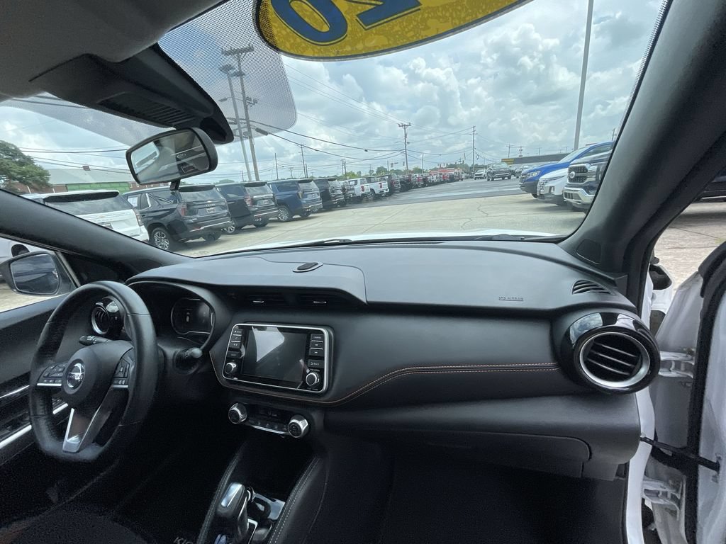Used 2020 Nissan Kicks SR FWD image 28