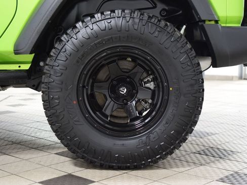 Used 2025 Jeep Wrangler Sport AWD/4WD image 28