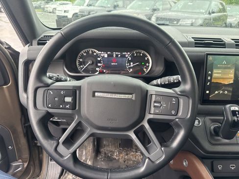 Used 2023 Land Rover Defender 130 X-Dynamic SE AWD/4WD image 19