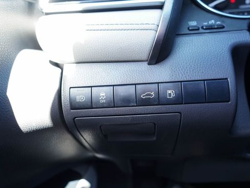 Used 2018 Toyota Camry LE image 25