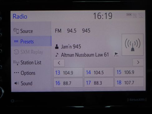 Used 2021 Toyota Corolla LE image 24