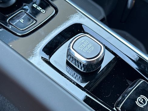 New 2026 Volvo XC60 B5 Plus w/ Climate Package image 20