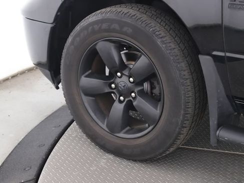 Used 2019 RAM 1500 Classic SLT w/ Black Appearance Group AWD/4WD image 13