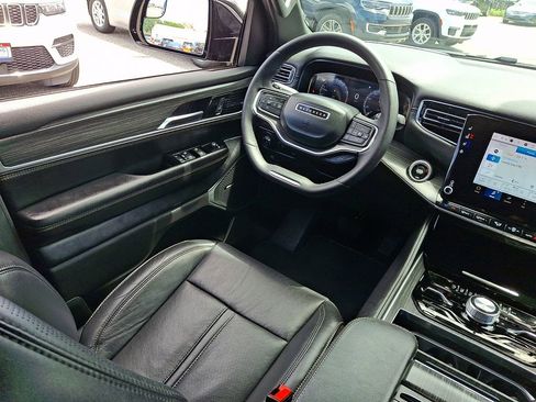 Used 2023 Jeep Wagoneer Series III w/ Preferred Equipment Group AWD/4WD image 15
