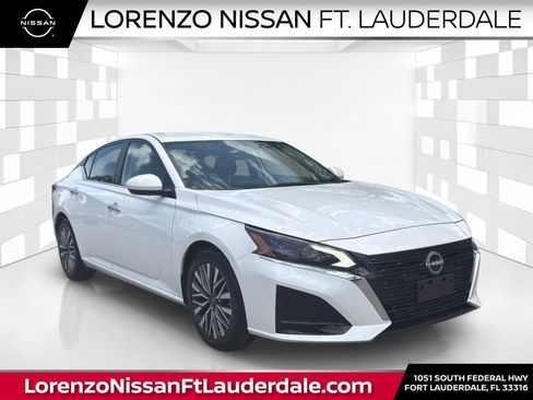 Certified 2023 Nissan Altima 2.5 SV FWD image 1
