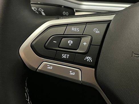 New 2025 Volkswagen Taos SEL image 25