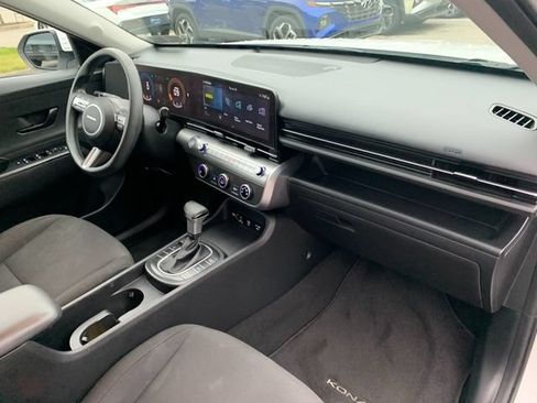 Used 2024 Hyundai Kona SE AWD/4WD image 11