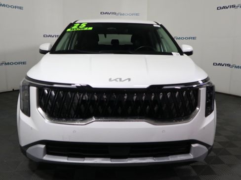 Used 2025 Kia Carnival image 12