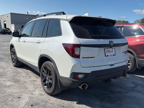 Used 2024 Honda Passport Black Edition image 2