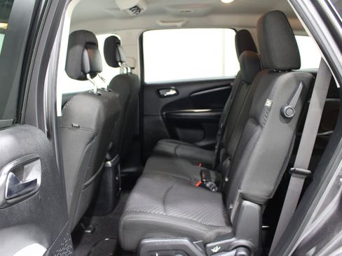 Used 2019 Dodge Journey SE w/ Blacktop Package FWD image 18