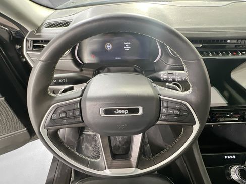 Used 2023 Jeep Grand Cherokee Limited w/ Black Appearance Package RWD image 11