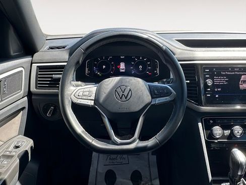 Used 2022 Volkswagen Atlas Cross Sport SE w/ Panoramic Sunroof Package FWD image 12