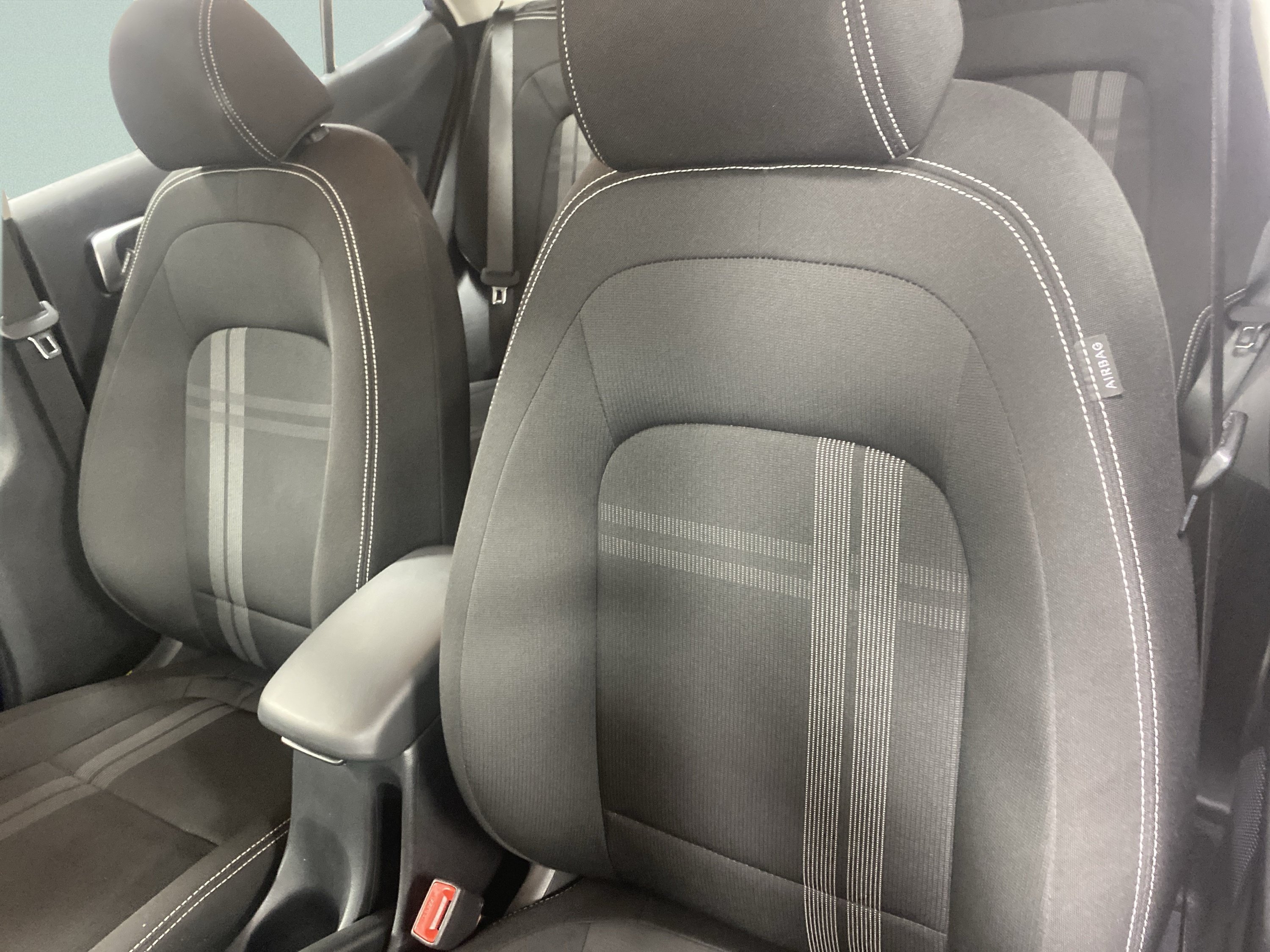 Used 2025 Hyundai Venue SEL FWD image 13