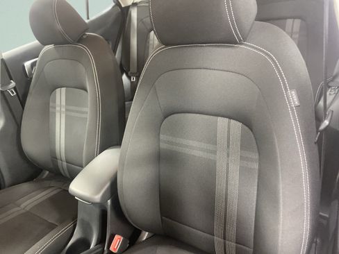 Used 2025 Hyundai Venue SEL FWD image 13