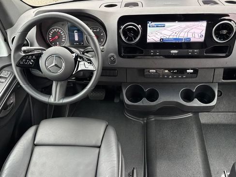 Used 2025 Mercedes-Benz Sprinter 2500 image 30