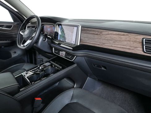 Certified 2025 Volkswagen Atlas SEL image 22