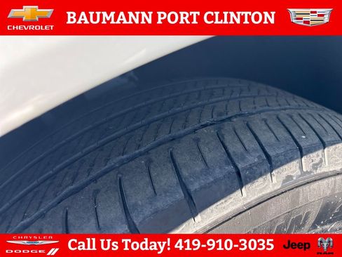 Used 2022 Cadillac XT5 Premium Luxury w/ Technology Package AWD/4WD image 28